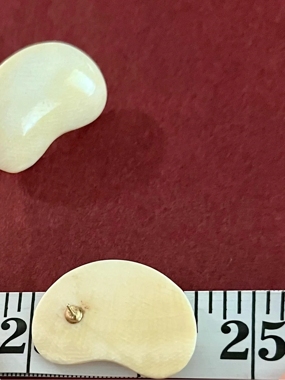 Vintage 70s Cream Kidney Bean Statement Stud Earrings Abstract Retro Costume